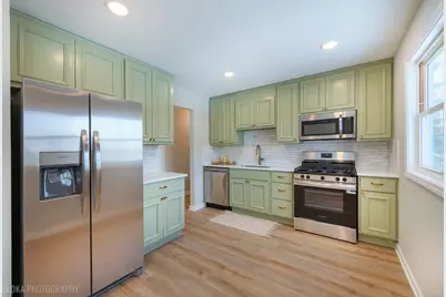 305 E Country Drive, Bartlett, IL 60103 - Photo 3