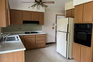 1755 Country Knolls Ln, Elgin, IL 60123 - Photo 3