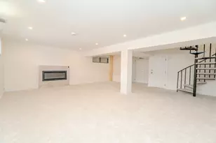 2740 W Farragut Ave, Chicago, IL 60625 - Photo 11