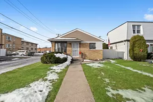 7852 Neenah Ave, Burbank, IL 60459 - Photo 1