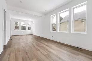 8528 S Escanaba Ave, Chicago, IL 60617 - Photo 7