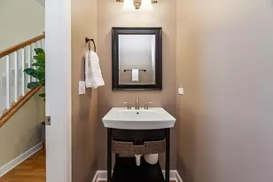 415 N President St, Wheaton, IL 60187 - Photo 9