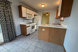 311 Sheffield Ct, Roselle, IL 60172 - Photo 9