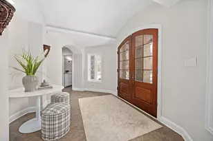 7S460 Donwood Dr, Naperville, IL 60540 - Photo 3