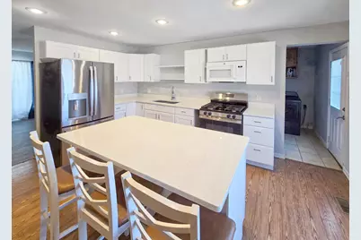 719 Surrey Drive, Streamwood, IL 60107 - Photo 3