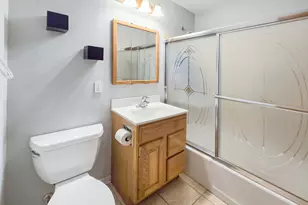 719 Surrey Dr, Streamwood, IL 60107 - Photo 7