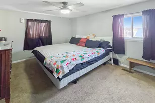 719 Surrey Dr, Streamwood, IL 60107 - Photo 5