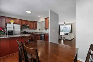 3460 Bradbury Cir, Aurora, IL 60504 - Photo 3