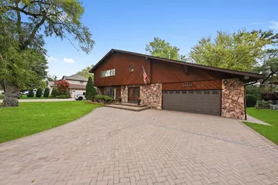 10221 S Eleanor Avenue, Palos Hills, IL 60465 - Photo 1