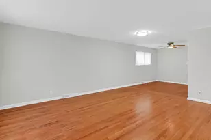 8844 S Prairie Ave, Chicago, IL 60619 - Photo 5