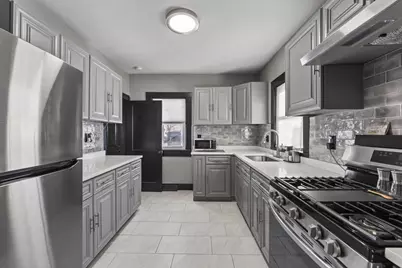 819 N Ash Street, Waukegan, IL 60085 - Photo 11