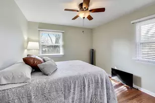 906 Hickory Ln, Naperville, IL 60540 - Photo 15