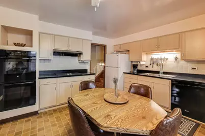 7621 Davis Street, Morton Grove, IL 60053 - Photo 9