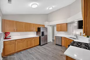 2850 Stonewater Dr, Naperville, IL 60564 - Photo 9