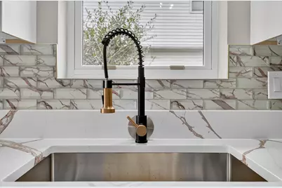 2601 W 98th Place, Evergreen Park, IL 60805 - Photo 7