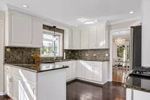 2S386 Seneca Dr, Wheaton, IL 60189 - Photo 9