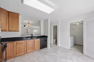 887 Emerald Dr, Pingree Grove, IL 60140 - Photo 9