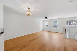887 Emerald Dr, Pingree Grove, IL 60140 - Photo 3