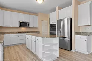 621 Mansfield Way, Oswego, IL 60543 - Photo 5