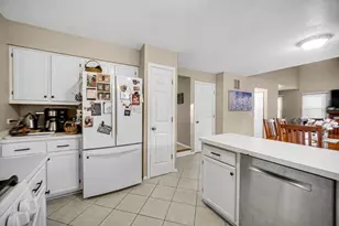 204 Wildwood Dr, North Aurora, IL 60542 - Photo 9