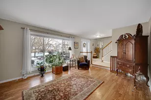 204 Wildwood Dr, North Aurora, IL 60542 - Photo 3