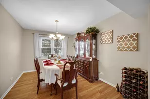 204 Wildwood Dr, North Aurora, IL 60542 - Photo 5