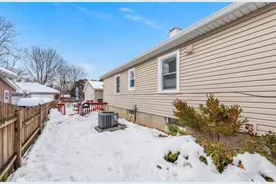 [Address not provided], Elgin, IL 60120 - Photo 33