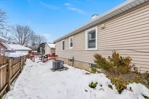 [Address not provided], Elgin, IL 60120 - Photo 33