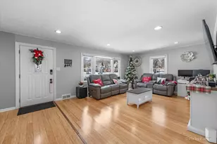 [Address not provided], Elgin, IL 60120 - Photo 3