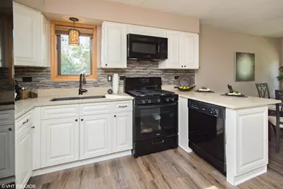 616 E 5th Avenue #201, Naperville, IL 60563 - Photo 5