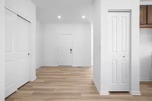 378 S Cottrell Ln, Aurora, IL 60506 - Photo 7