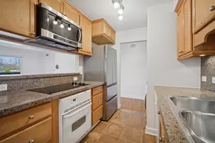 675 Grove Terrace, Elk Grove Village, IL 60007 - Photo 7