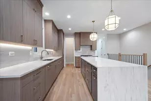 2435 N Clybourn Ave, Chicago, IL 60614 - Photo 3