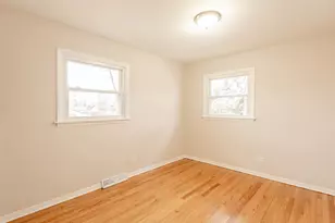 18331 Hickory St, Lansing, IL 60438 - Photo 9