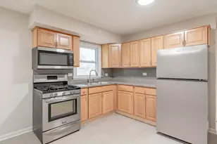 18331 Hickory St, Lansing, IL 60438 - Photo 3