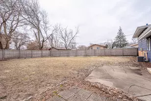 18331 Hickory St, Lansing, IL 60438 - Photo 15