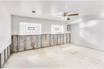 10154 S Emerald Avenue, Chicago, IL 60628 - Photo 11