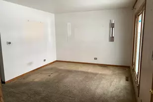 148 W Kennedy Dr, Streamwood, IL 60107 - Photo 9