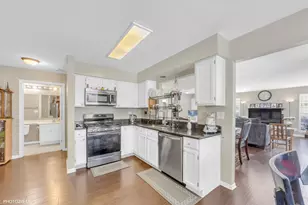 864 Lansing Ct, Vernon Hills, IL 60061 - Photo 7