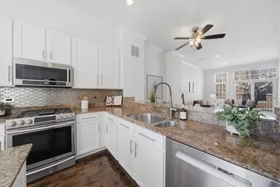 845 N May Street, Chicago, IL 60642 - Photo 9