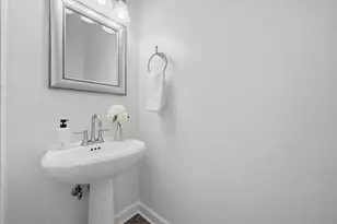 845 N May St, Chicago, IL 60642 - Photo 13