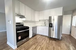 1606 N Poplar Ave N, Round Lake Beach, IL 60073 - Photo 3