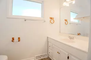 307 Hill Ave, North Aurora, IL 60542 - Photo 7