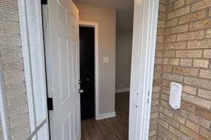 1021 W Vermont Ave, Chicago, IL 60827 - Photo 3