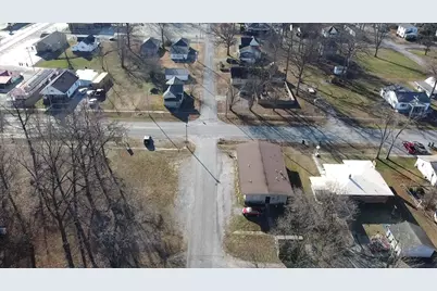 502 W Franklin Avenue, Sesser, IL 62884 - Photo 3