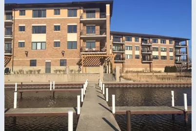 728 Diamond Lake Road #405, Mundelein, IL 60060 - Photo 3