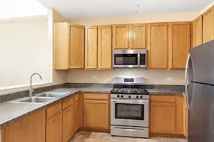 327 S Litchfield Dr, Round Lake, IL 60073 - Photo 9