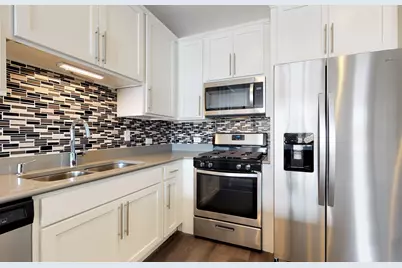 4758 N Laramie Avenue #303, Chicago, IL 60630 - Photo 7