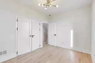 2307 W Foster Ave, Chicago, IL 60625 - Photo 29