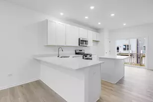 421 Red Oak Cir, Volo, IL 60020 - Photo 3